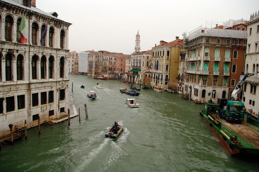 Гранд-канал - главная "улица" Венеции. Как и положено