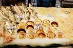 На венецианском рынке у моста Риальто - богатый выбор морепродуктов.