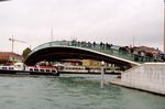 Мост Конституции через Гранд-канал Венеции создан по проекту испанского архитектора