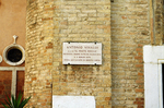 Мемориальная доска на венецианской церкви S.Giovanni Battista in Bragora о