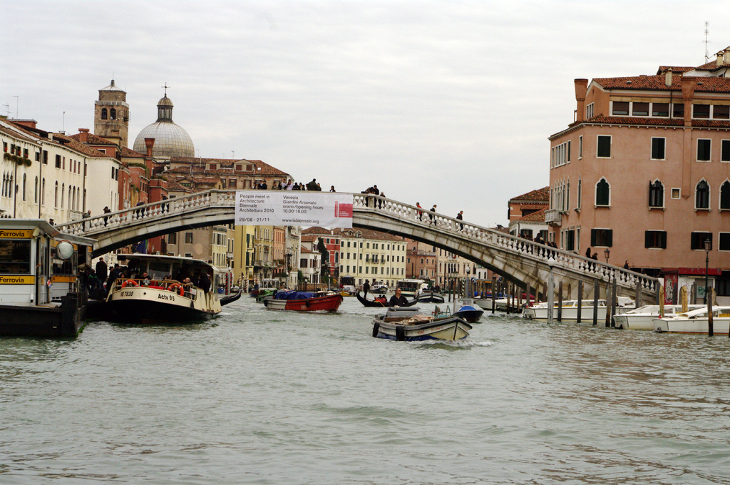 Мост Скальци через Гранд-канал в Венеции.