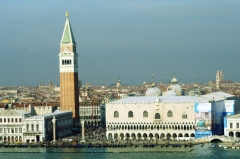 Один из классических видов Венеции. Вид на центр Венеции с колокольни Сан-Джорджио Маджоре.