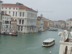 Большой канал (Гранд-канал) - главная транспортная артерия Венеции.