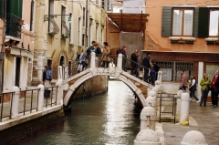Горбатые мостики Венеции - одна из причин, почему в XVI веке в городе не осталось лошадей.